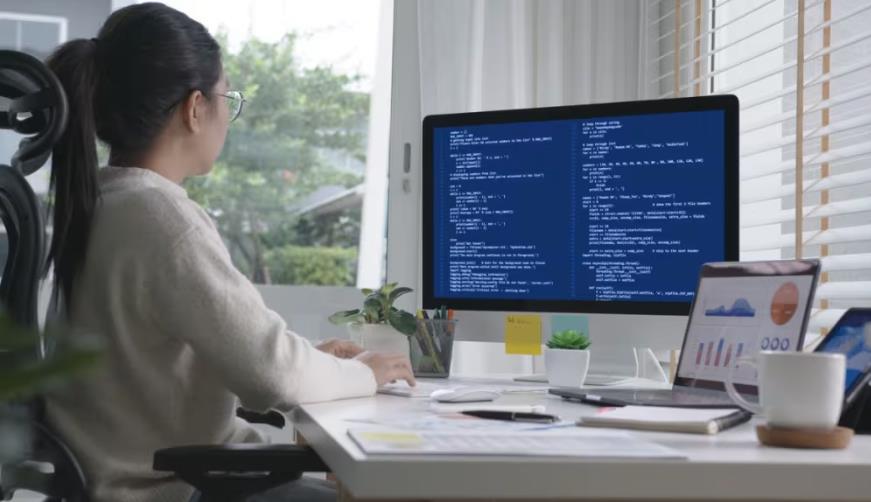 丰顺县软件开发公司实战建议：网站赋能，为何必须接入支持机器人？